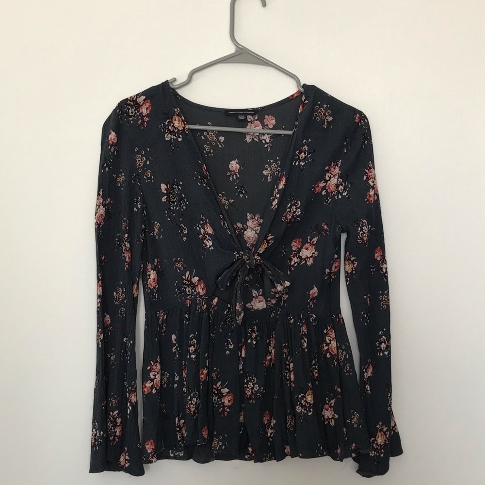 American Eagle Long Sleeve Top tie in front
